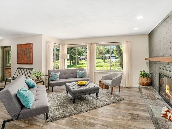 4th image of 1423 Park Ln