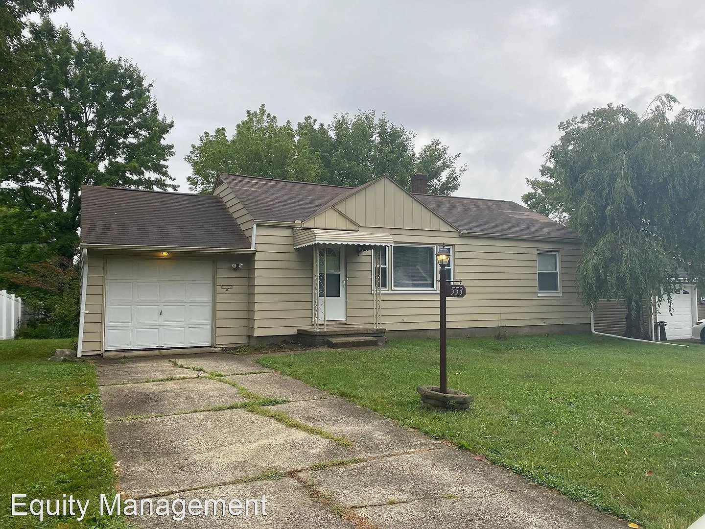 553 Hazel St photo 1