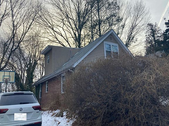 3rd image of 2132 Parkdale Ave