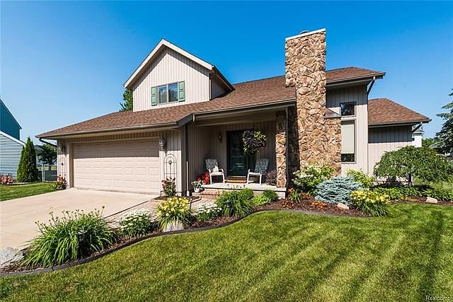 1st image of 760 Arlington Cir
