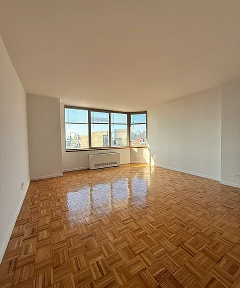 500 W 43rd St #20G — Photo 4