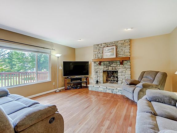 5th image of 7803 Waters Edge Dr