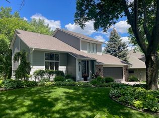 15576 Canyon Rdg, Eden Prairie, MN 55347