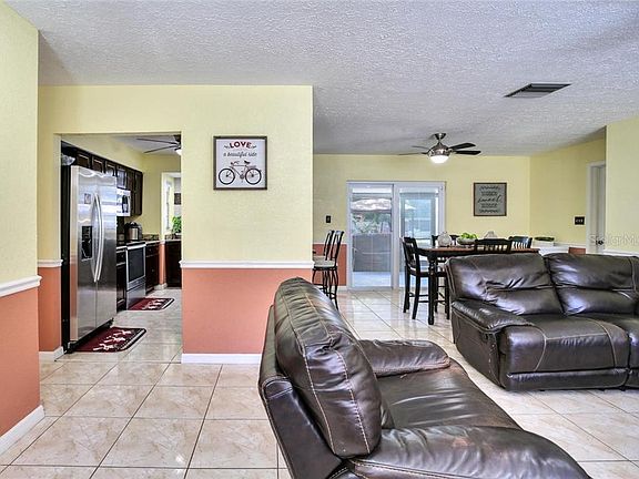 5th image of 9815 Oslin St