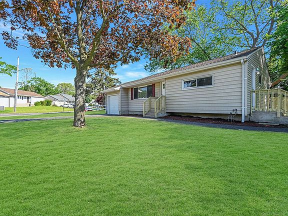 3rd image of 213 Hilltop Dr