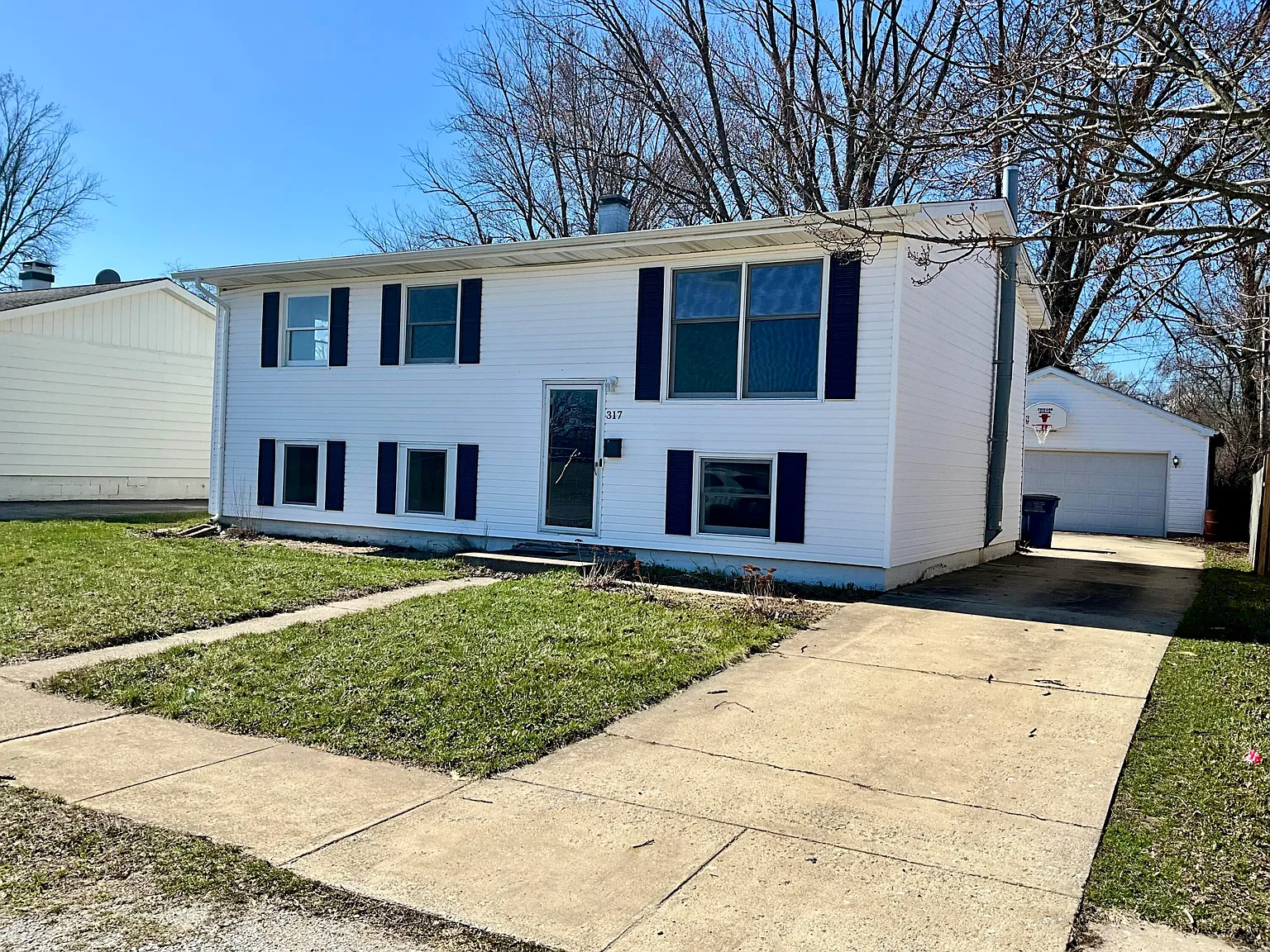 317 Redpath Ave photo 1