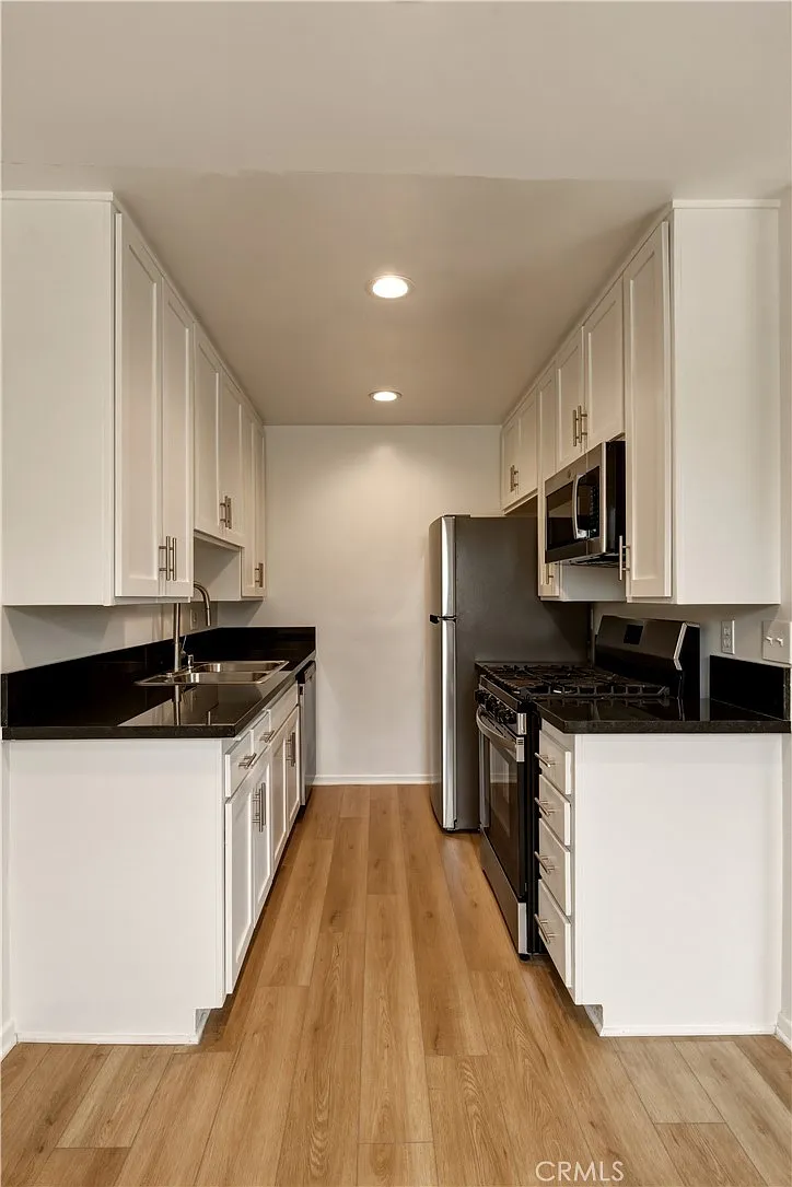 1 bed, 850 sqft, $1,795 — Photo 3