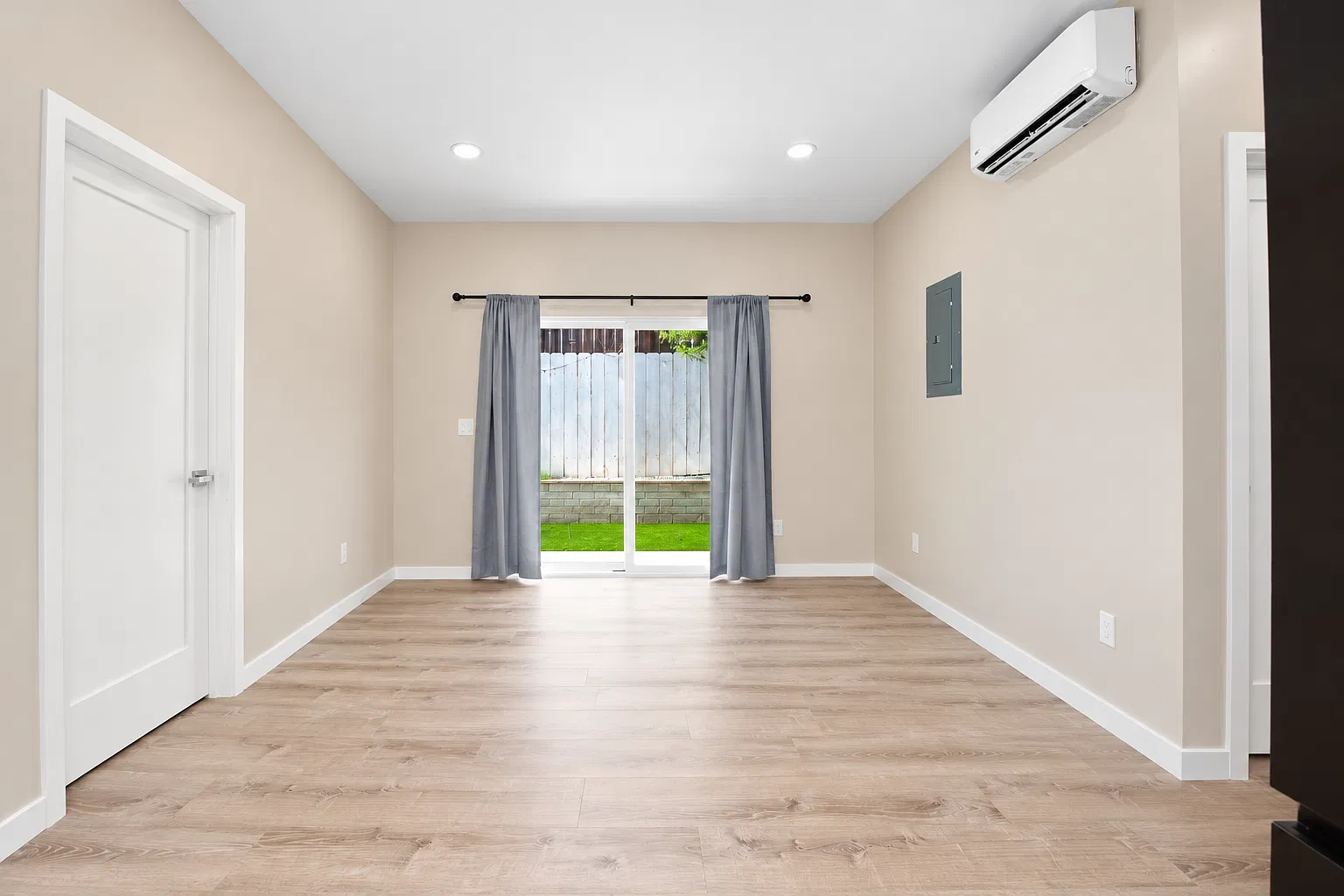 2 bed, 628 sqft, $2,750 — Photo 2
