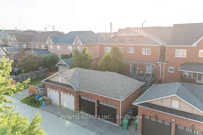 3452 Eglinton Ave W photo 1