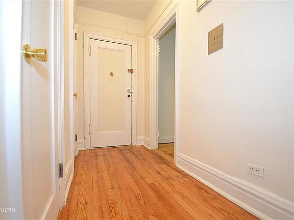 5th image of 2590 35th St APT 3L