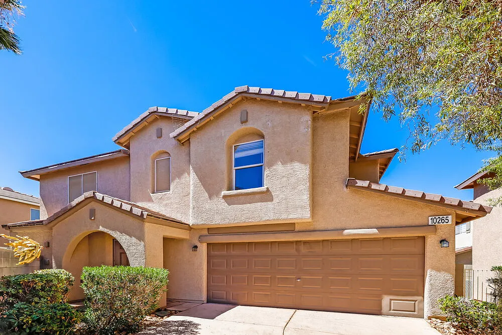 3 bed, 2.5 bath, 1351 sqft, $2,130 — Photo 1