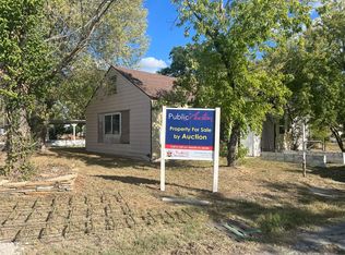 1908 Home Cir, Coffeyville, KS 67337