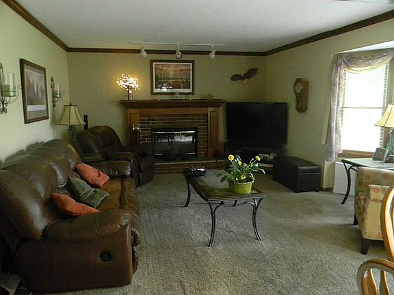 3rd image of 9975 Parliament Pl