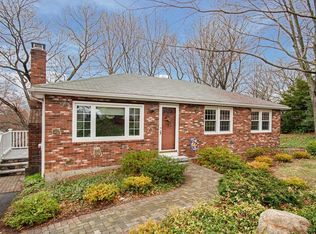 28 Blueberry Hill Rd, Woburn, MA 01801