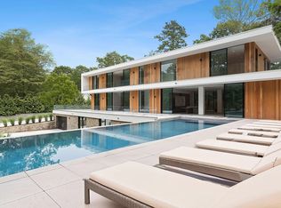 8 Barnes Ave, East Hampton, NY 11937