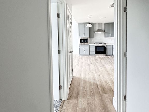 3rd image of 101 S Chapel Ave #11265822