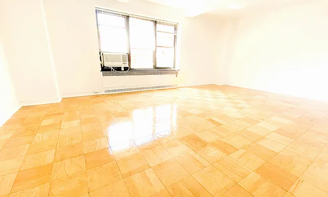 Rented by Manhattan Realty Group | media 24