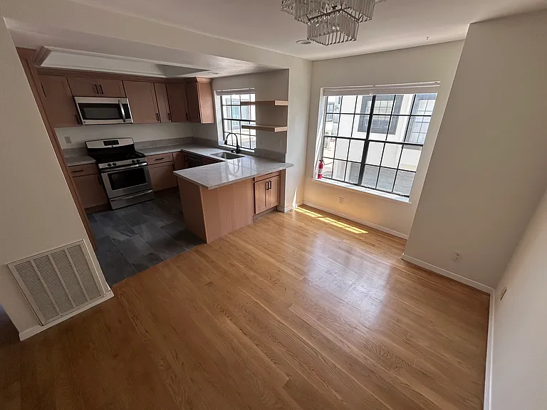 821 W 15th St #3D — Photo 14