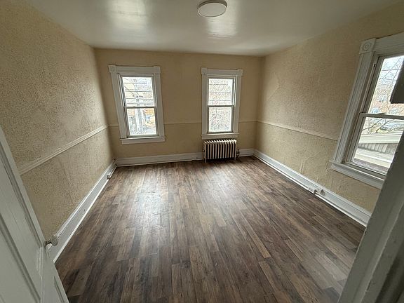 5th image of 284 N Washington St
