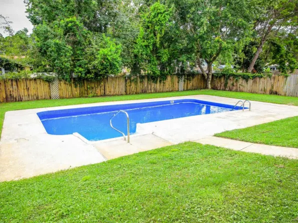 603 Cypress St, Mary Esther, FL 32569