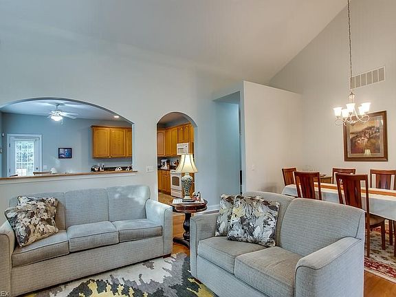 4th image of 214 Stonebridge Ct