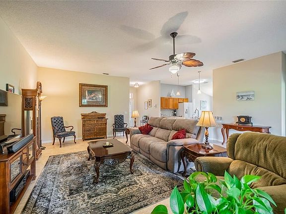 5th image of 808 Staffordshire Ln