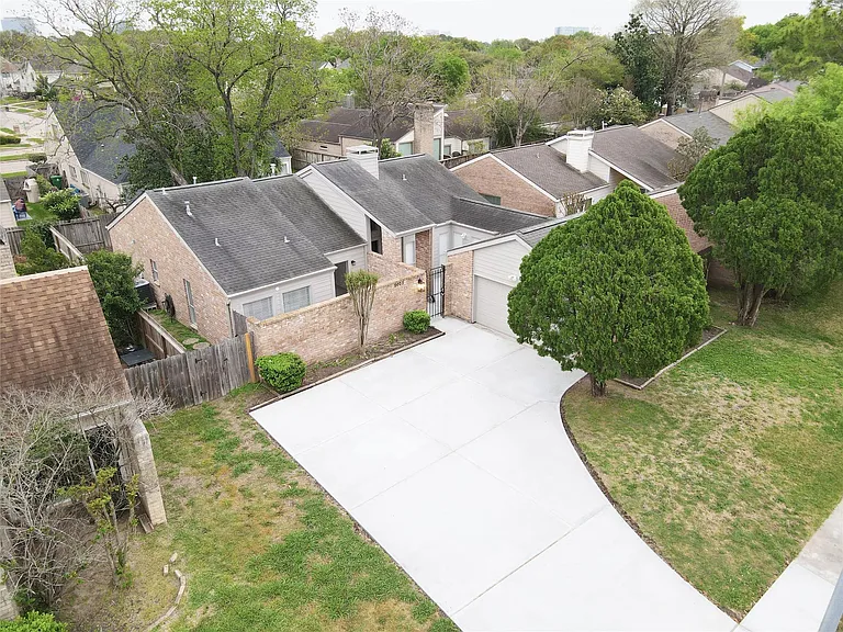 2023 Woodland Springs St — Photo 31