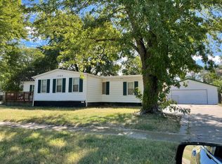 1403 E 52nd St S, Wichita, KS 67216