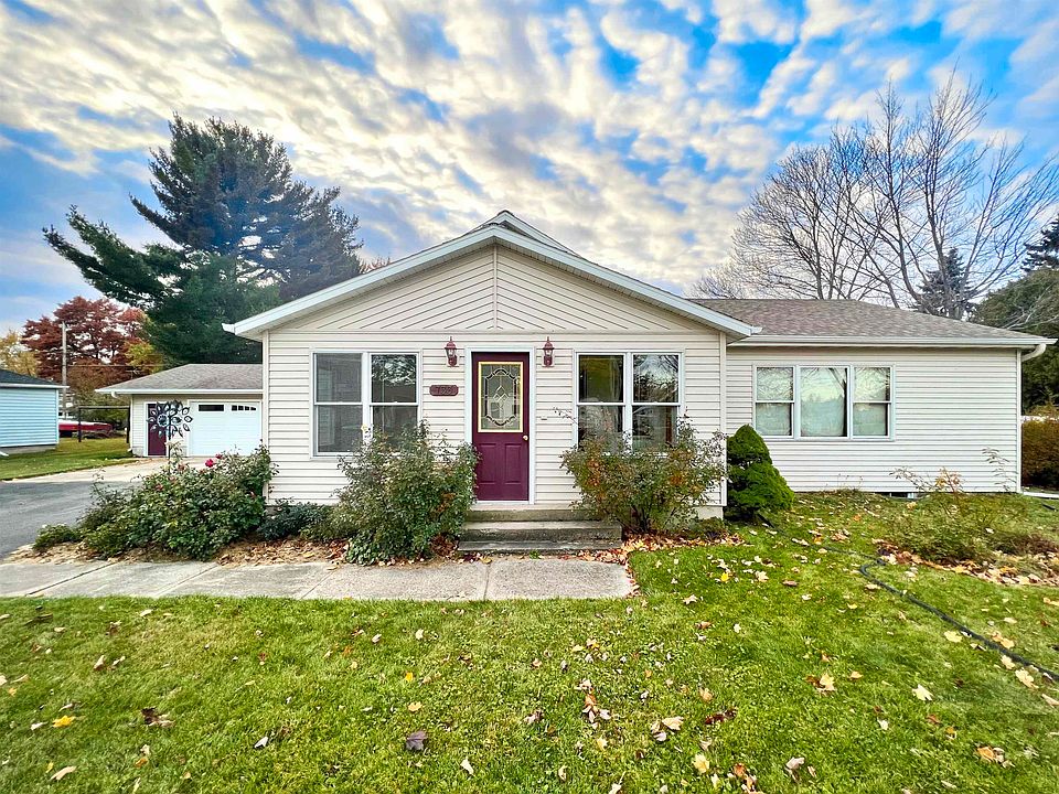 733 Owena St, WI 54143 Zillow
