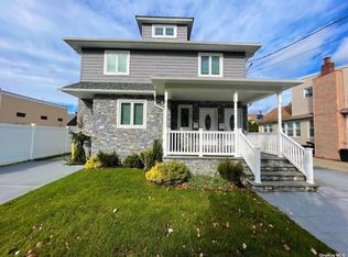 190 Grant Ave, Mineola, NY 11501