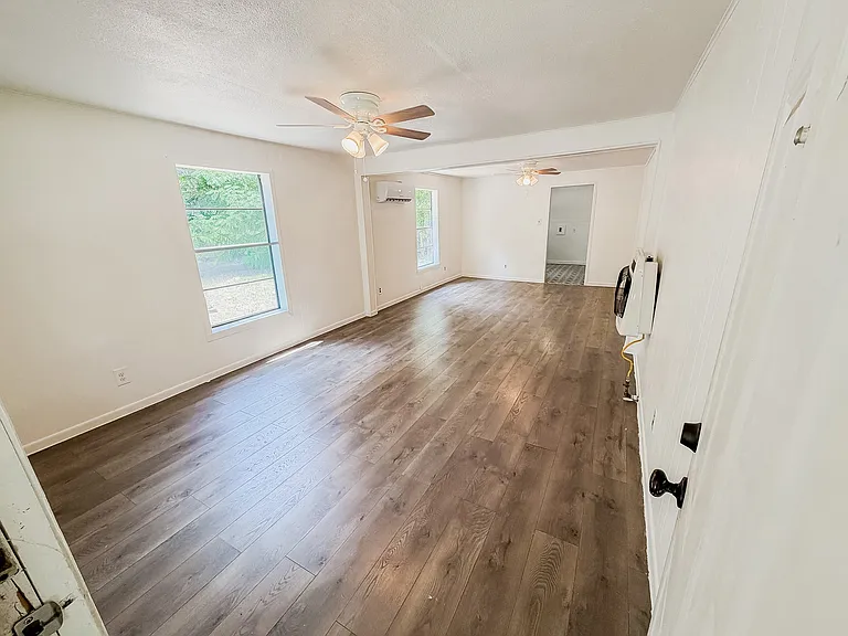 318 Harvard St — Photo 2