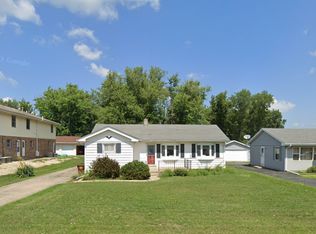 923 W Blackhawk Dr, Byron, IL 61010