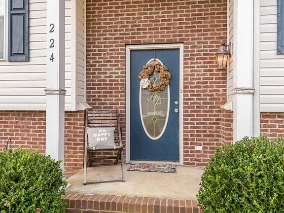 2nd image of 224 Cox Ln