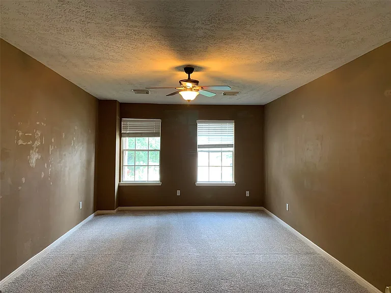 20703 Riviere Ln — Photo 35