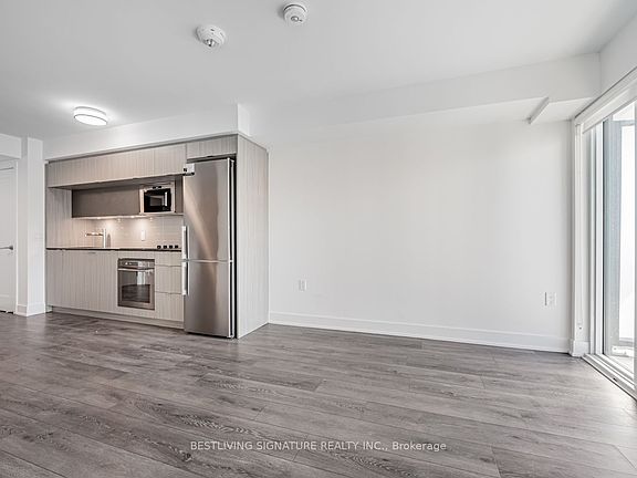 2nd image of 585 Bloor St #1521