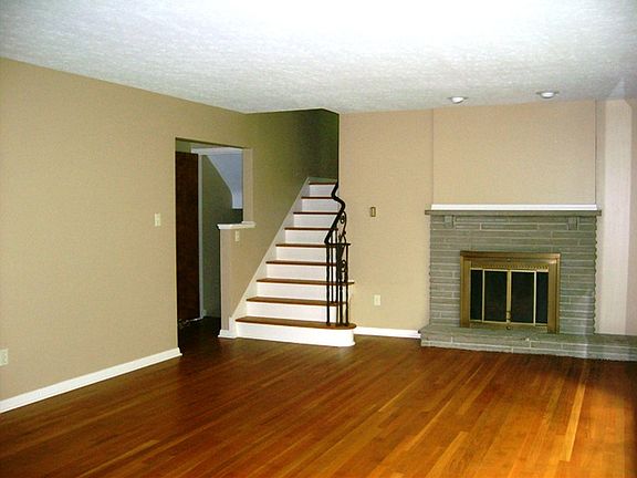 2nd image of 1585 Kingsley Ave