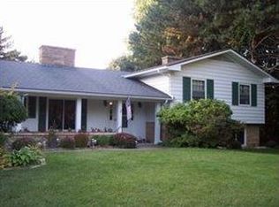 19 Middlesex Dr, Fredonia, NY 14063