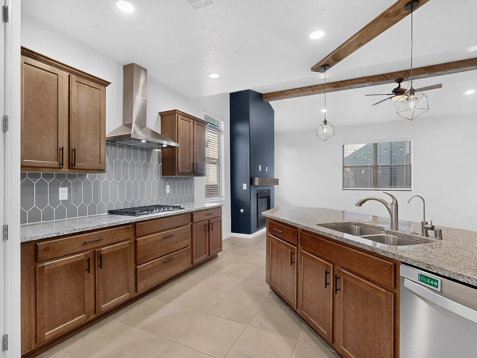 4 bed, 3100 sqft, $3,900 — Photo 3