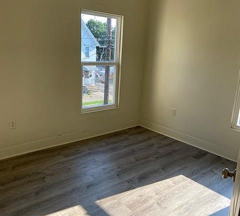 5th image of 16 Carlton St #2