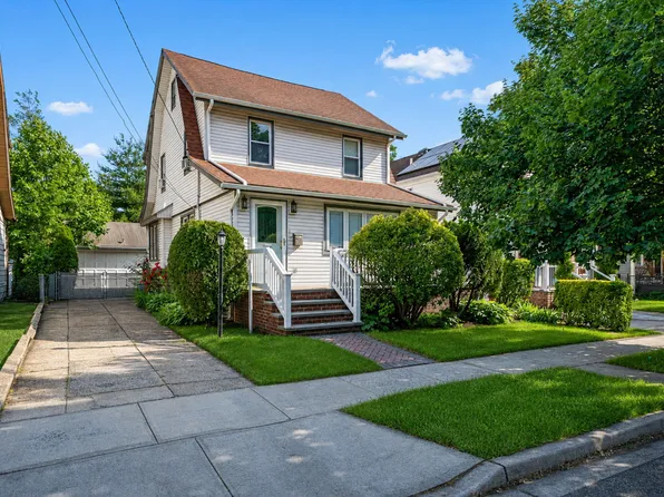 214 Lowell Ave, Floral Park, NY 11001