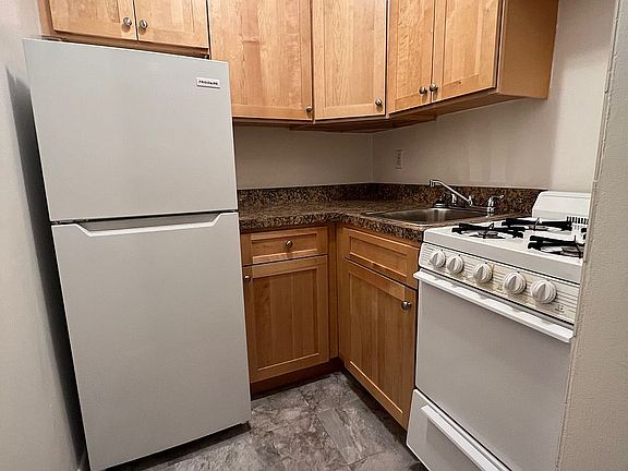 5th image of 65 E 11th St APT 4G