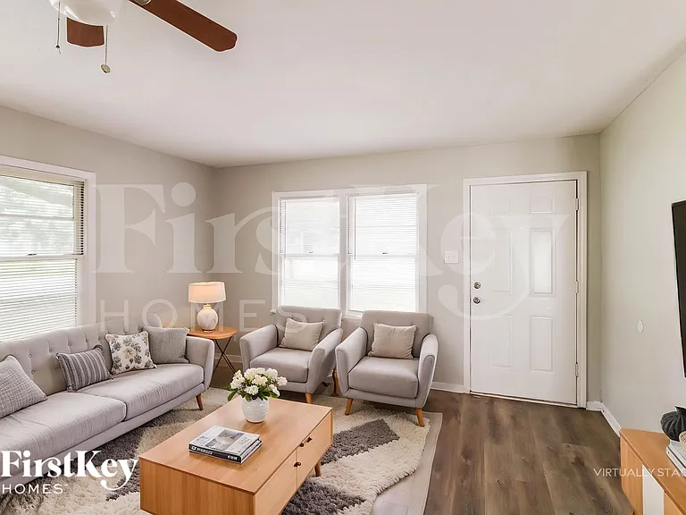 1108 W Camp Cir — Photo 5