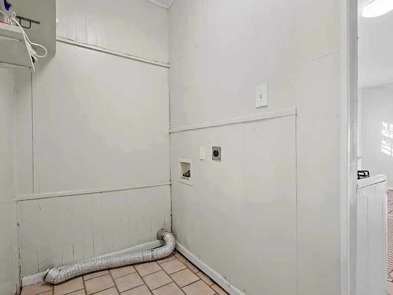 1310 W Morton St — Photo 21