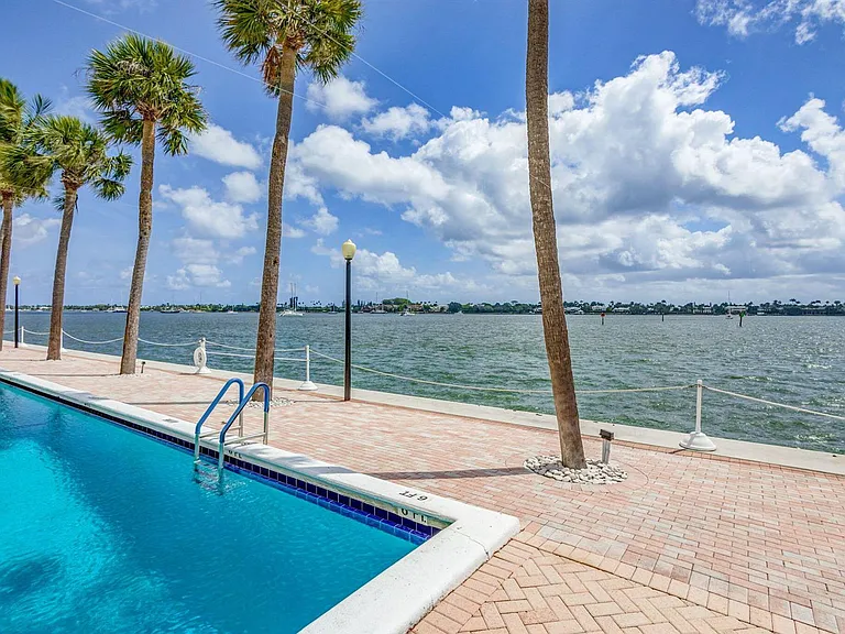 2600 N Flagler Dr #911 — Photo 38