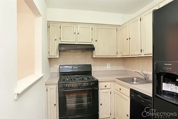 Rented by City Connections Realty | media 7