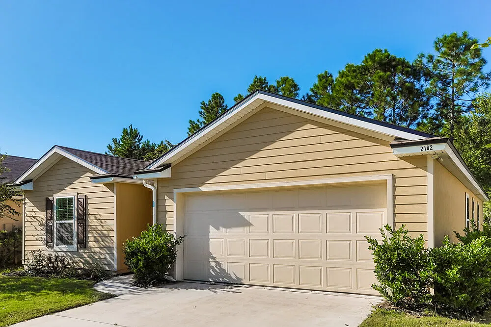 4 bed, 2.0 bath, 1705 sqft, $2,730 — Photo 4