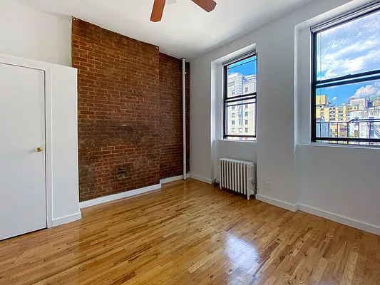 Rented by City Connections Realty | media 4