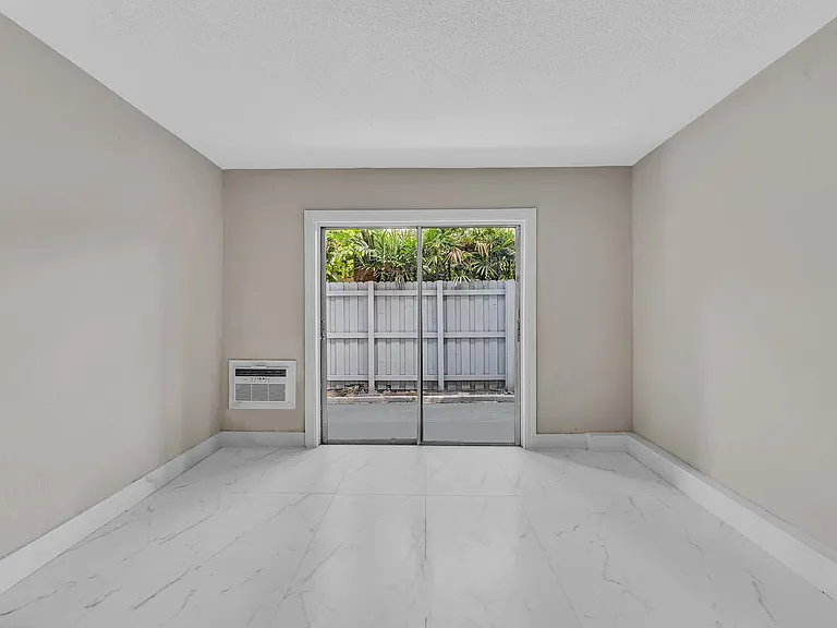 626 SW 14th Ave #102 — Photo 19