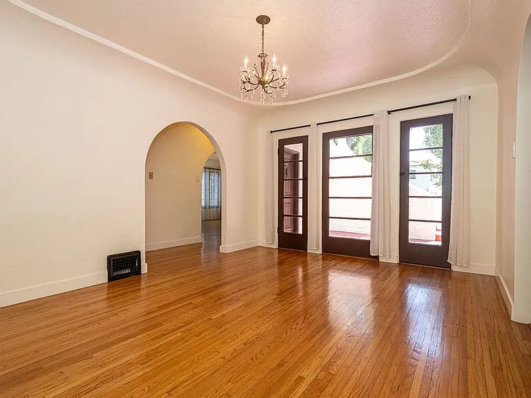 1221 S Sycamore Ave — Photo 13