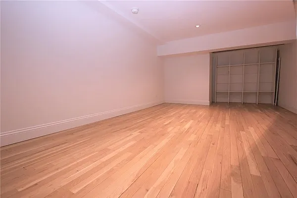 Rented by R New York | media 30